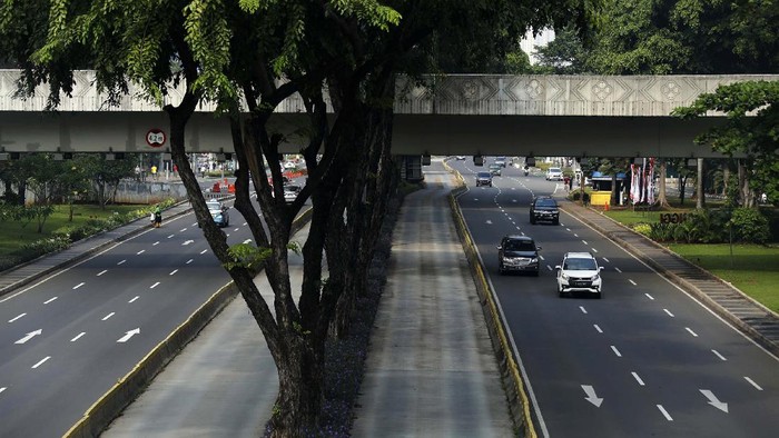 Sepeda masih dilarang melintas di tiga ruas jalan yang menerapkan sistem ganjil genap. Salah satunya di Jenderal Sudirman, Jakarta Pusat.