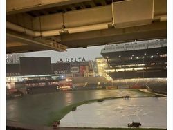 Potret Viral Ganasnya Banjir Bersejarah di Kota New York