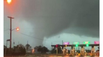 Penampakan badai tornado di area New Jersey yang cukup menyeramkan. Foto: Bored Panda