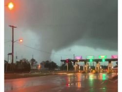 Potret Viral Ganasnya Banjir Bersejarah di Kota New York