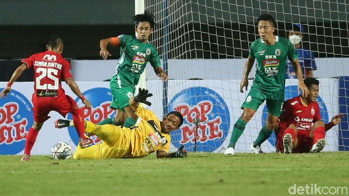 Laga pekan perdana BRI Liga 1 2021 antara PSS Sleman vs Persija Jakarta di Stadion Pakansari, Cibinong, Kabupaten Bogor, Minggu 5 September 2021.