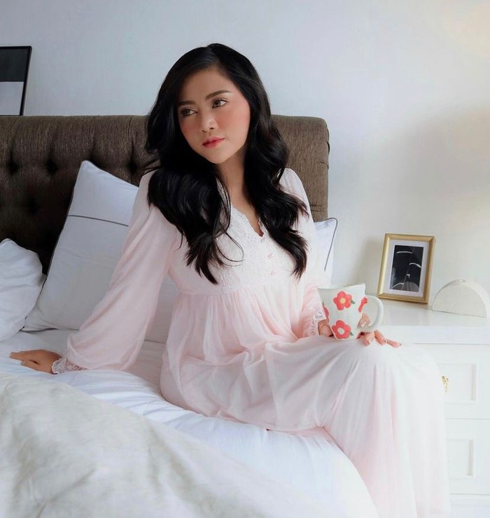 Rachel Vennya Mewah! Ini Gaya Rachel Vennya saat Ngopi di Dubai