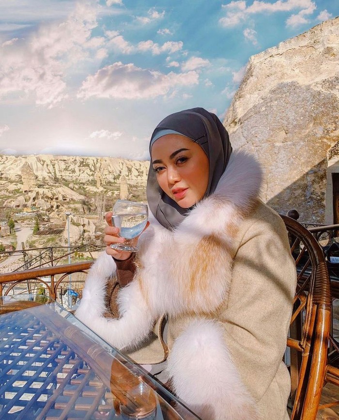 Mewah! Ini Gaya Rachel Vennya saat Ngopi di Dubai