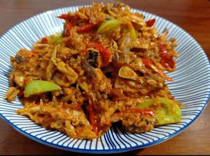 Resep Pembaca: Resep Sambal Goreng Ikan Tongkol Asap yang Pedas Nendang