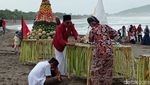 Ritual Larungan di Pantai Pangandaran Dibubarkan Petugas