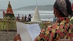 Ritual Larungan di Pantai Pangandaran Dibubarkan Petugas