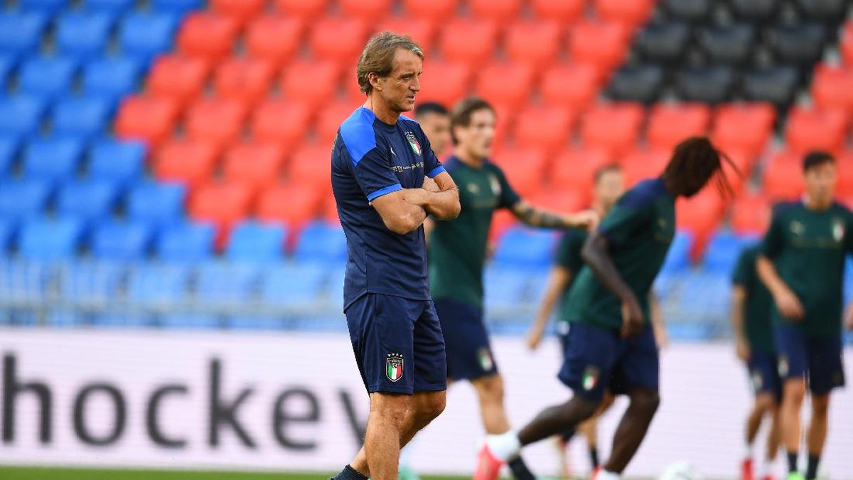 Roberto Mancini ingin Italia move on dari sukses di Piala Eropa 2020. (Foto: Getty Images/Claudio Villa)