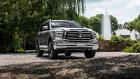 Great Wall Motor baru saja diperkenalkan dalam ajang Chengdu Motor Show 2021 di China. Tank 500 memiliki desain gagah layaknya mobil 4x4. Terlihat dari grill besar layaknya kendaraan SUV lainnya, serta memiliki kap mesin yang menonjol dan berotot di atas roda berdiameter besar. Foto: Great Wall Motors