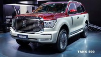 Perusahaan tidak memberikan informasi tentang harga, tetapi media lokal menyebut bahwa Tank 500 mungkin berharga sekitar 300.000 yuan atau mulai dari Rp 600 jutaan. Sementara untuk Toyota Land Cruiser Prado untuk harga bekasnya saja di Indonesia bisa tembus di atas Rp 1 miliar. Foto: Great Wall Motors
