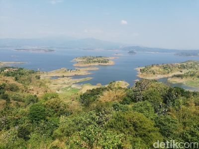 Foto: Tempat Terbaik Menikmati Pemandangan Waduk Jatigede Sumedang