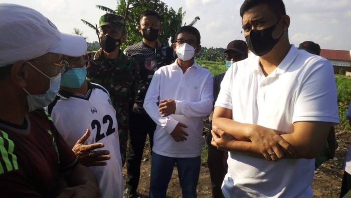 Wali Kota Medan Bobby Nasution negosiasi dengan warga yang menolak proyek panti sosial