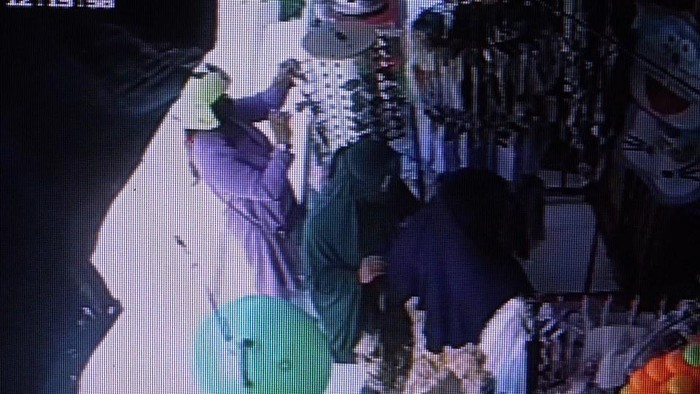 3 Wanita di Polman, Sulbar terekam CCTV mencuri di toko. (dok. Istimewa)