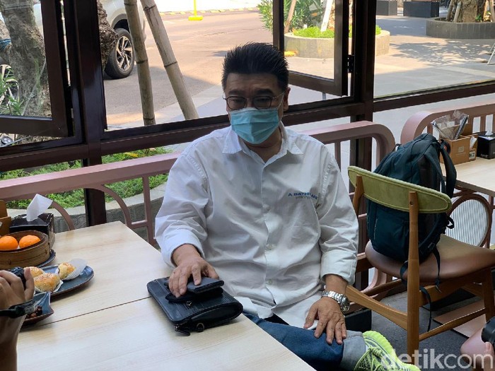 Kebijakan wajib vaksin bagi pengunjung mal menyebabkan recovery ekonomi di pusat belanja berjalan lambat. Seperti yang disampaikan Ketua Asosiasi Pengelola Pusat Belanja Indonesia (APPBI) Jatim, Sutandi Purnomosidi.