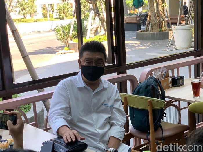 Kebijakan wajib vaksin bagi pengunjung mal menyebabkan recovery ekonomi di pusat belanja berjalan lambat. Seperti yang disampaikan Ketua Asosiasi Pengelola Pusat Belanja Indonesia (APPBI) Jatim, Sutandi Purnomosidi.