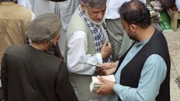 Pasar pertukaran uang terbesar di Afghanistan kembali dibuka pada Sabtu (4/9) untuk pertama kalinya sejak Taliban berkuasa.