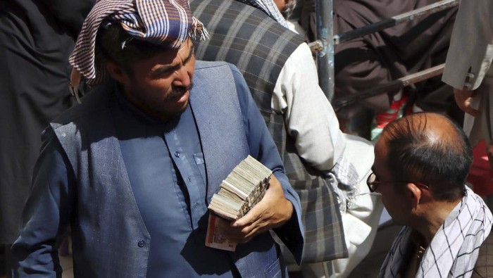 Afghan black market money changers wait for customers in Sarai Shahzada market in Kabul, Afghanistan, Saturday, Sept. 4, 2021. (AP Photo/Wali Sabawoon)