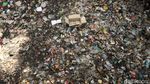 Bikin Mual! Sampah Menumpuk di Anak Sungai Cikapundung