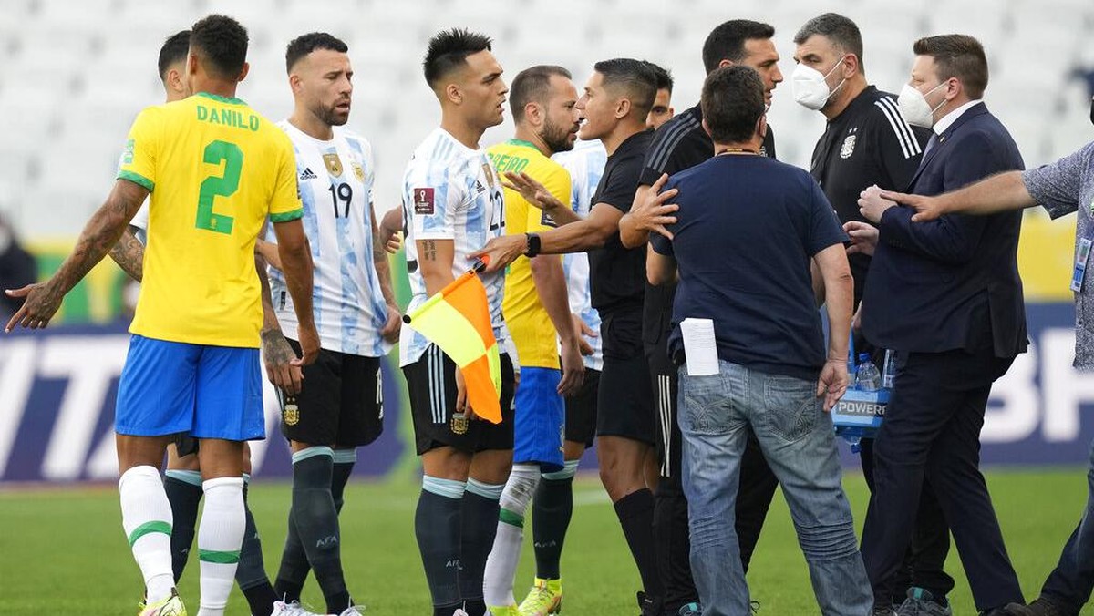 Pertandingan Brasil vs Argentina di Kualifikasi Piala Dunia 2022 dihentikan oleh otoritas kesehatan setempat (Foto: AP/Andre Penner)