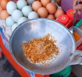 Eks Peserta IMB, Cak Mat 'Klantink' Kini Sukses Jualan Kerak Telor di Surabaya