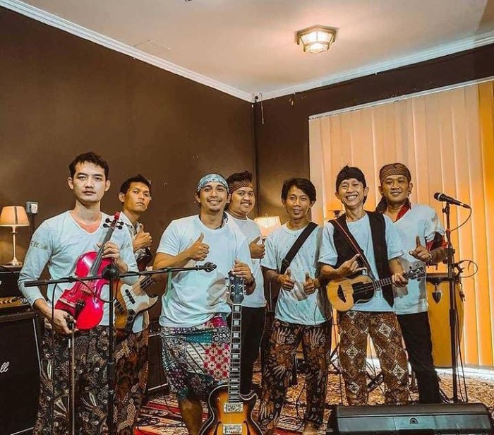 Eks Peserta IMB, Cak Mat Klantink Kini Sukses Jualan Kerak Telor di Surabaya