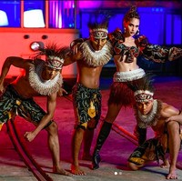 Cinta Laura baru saja merilis video klip dari single teranyarnya, Marqueesa. Meski liriknya berbahasa Inggris, lagu tersebut menampilkan elemen musik tradisional Indonesia. Busana untuk videonya pun disesuaikan. Nggak cuma instrumennya yang tradisional, tapi juga bajunya, ungkap perempuan berdarah Jerman-Indonesia itu kepada Boy William di episode terbaru Nebeng Boy. (Foto: Instagram/@claurakiehl)