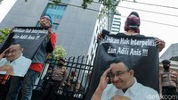 Sebagaimana diketahui, 33 anggota DPRD DKI menggulirkan hak interpelasi terkait Formula E. Dilihat detikcom, anggota dewan yang mendukung interpelasi terdiri dari 25 orang dari Fraksi PDIP dan 8 orang dari Fraksi PSI.