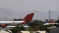 Maskapai Ariana Afghan Airlines yang dikelola pemerintah pun telah kembali mengudara.