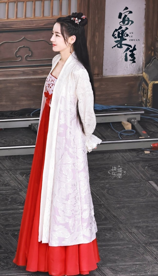 Pada 2022, Dilraba Dilmurat kembali membintangi drama bertema kerajaan berjudul Legend of Anle. Dilraba kembali didapuk sebagai pemeran utama drama China berjumlah 40 episode ini. Foto: Facebook