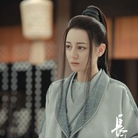 Dilraba Dilmurat dalam The Long Ballad menjalani dua peran. Dia juga menyamar menjadi Li Changge. Penampilannya dalam drama ini sungguh memesona. Foto: Facebook