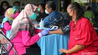 Plt Kepala Dinas Kesehatan, dr Dini Anggraeni mengungkapkan dalam program tersebut, Pemkot Tangerang menyiapkan 30 ribu dosis atau 300 dosis/kelurahan setiap harinya.