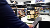 Negari para sultan, Uni Emirat Arab (UEA) mulai menerapkan toko dengan sistem kasir digital (automated cashier-less). Usai berbelanja, pembeli cukup men-tap belanjaan secara mandiri dan membayarnya dengan scan QR. 