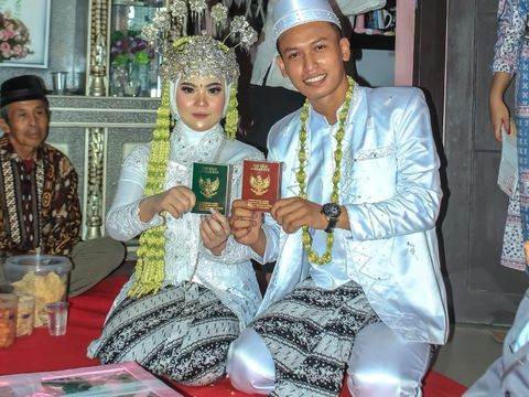 Foto pasangan Sarah Latipah dan Jeri Ardiyanto viral di media sosial.