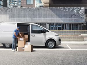 Hyundai Staria Ternyata Punya Versi Mobil Angkutan Barang, Ini Bedanya