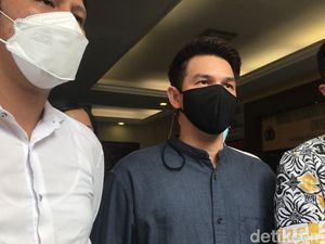 Jonathan Frizzy Jawab Tudingan Selingkuh dengan Ririn Dwi Ariyanti
