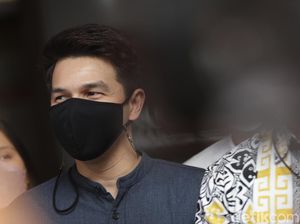 Sambangi Polres Jaksel, Jonathan Frizzy Lengkapi Bukti Laporan Dugaan KDRT Istri