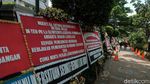 Karangan Bunga Dukung Interpelasi Anies Meluber Sampai Trotoar