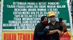 Karangan Bunga Dukung Interpelasi Anies Meluber Sampai Trotoar