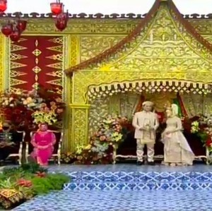 6 Potret Dekorasi Ngunduh Mantu Lesti Kejora & Rizki Billar yang Serba Emas 6 Potret Dekorasi Ngunduh Mantu Lesti Kejora & Rizki Billar yang Serba Emas