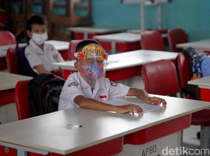 Pemerintah Bakal Random Test COVID Rutin di Sekolah