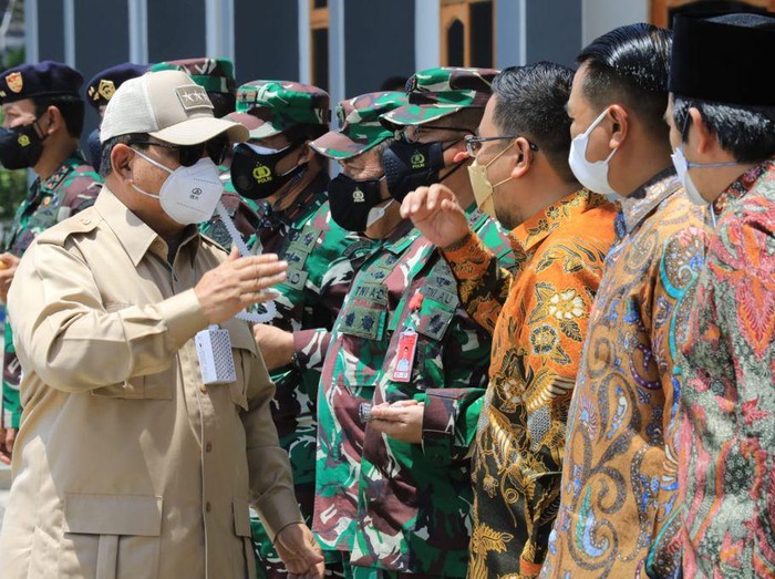 Ketua Umum Partai Gerindra Prabowo Subianto yang juga Menteri Pertahanan, melakukan kunjungan kerja selama dua hari di Jatim.