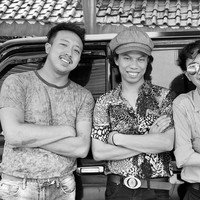 Ketiga pria pemilik akun Instagram bernama @alfindk,  @sepriadi_97, dan @alfredkus itu gemar membagikan foto-foto mereka saat tengah berpose bersama di akun Instagram. Contohnya adalah foto yang satu ini. Bagaimana menurutmu penampilan ketiganya? Foto: Instagram