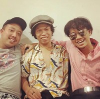 Alfin disebut memiliki kemiripan dengan Indro, sedangkan Sepriadi memiliki kemiripan dengan Dono, dan Alfred dengan Kasino. Tak hanya berwajah mirip, gaya ketiganya pun menyerupai Dono, Kasino, dan Indro. Foto: Instagram