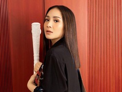 8 Gaya Nagita Slavina Pakai Cardigan Simple, Tak Disangka Ada yang Rp 62 Juta