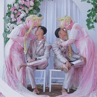 Setelah menikah kini Rina dan Rini tinggal berbeda kota. Rina dan suaminya Ellwandi tinggal di Sumedang, Jawa Barat. Sedangkan Rani dan Ellwanda berada di Tasikmalaya, Jawa Barat. Foto: Dok. Instagram @mocy_creativepotret.