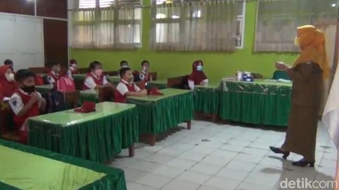 Pembelajaran tatap muka di Kota Kendari, Sulawesi Tenggara. (Sitti Harlina/detikcom)