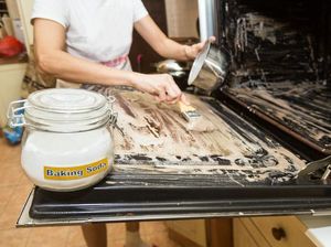 5 Alat Dapur yang Tak Boleh Dicuci dengan Baking Soda agar Tetap Awet