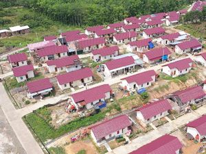 Bersyukurnya Warga Eks Lokasi Tambang Dapat Rumah Layak Huni