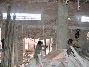 Tak Kantongi Izin, Ruko 3 Lantai di Medan Dibongkar Satpol PP