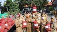 Dalam sebulan terakhir harga cabai terus mengalami penurunan. Sebelumnya harga cabai di tingkat petani mencapai Rp. 12.000 per kilogram, kemudian turun menjadi Rp. 8.000, Rp. 4.000 dan terendah Rp. 3.500 per kilogram.Foto: Imam Suripto/detikcom