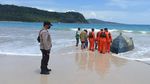 Potret Kapal Telungkup Berisi Mayat Tanpa Kepala Terdampar di Aceh